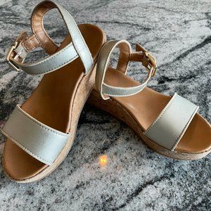 UGG Brand Sandals, Gold Leather, Little Girls sz12